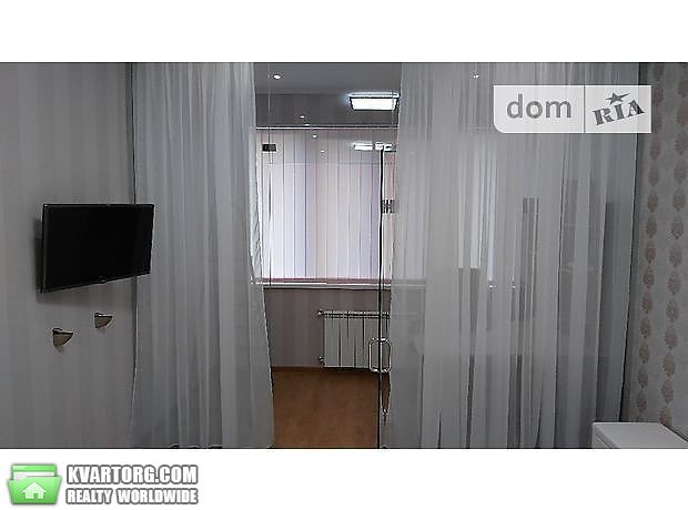 Rent out 2-room apartment. Киев,  Черногорская — photo 7