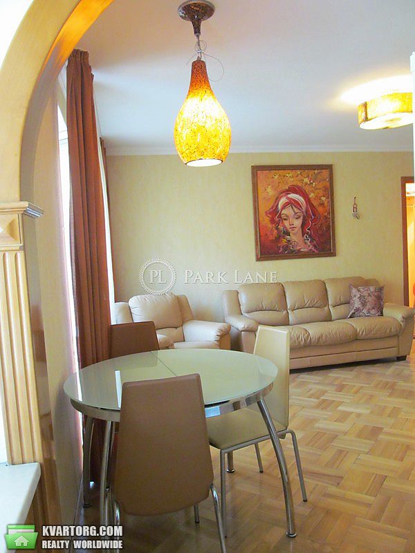 Rent out 2-room apartment. Киев,  Жилянская — photo 4