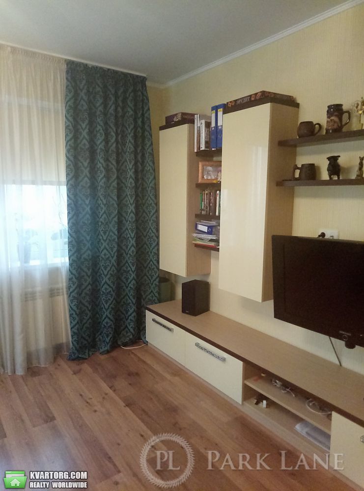 Sell 2-room apartment. Киев,  Урловская — photo 1