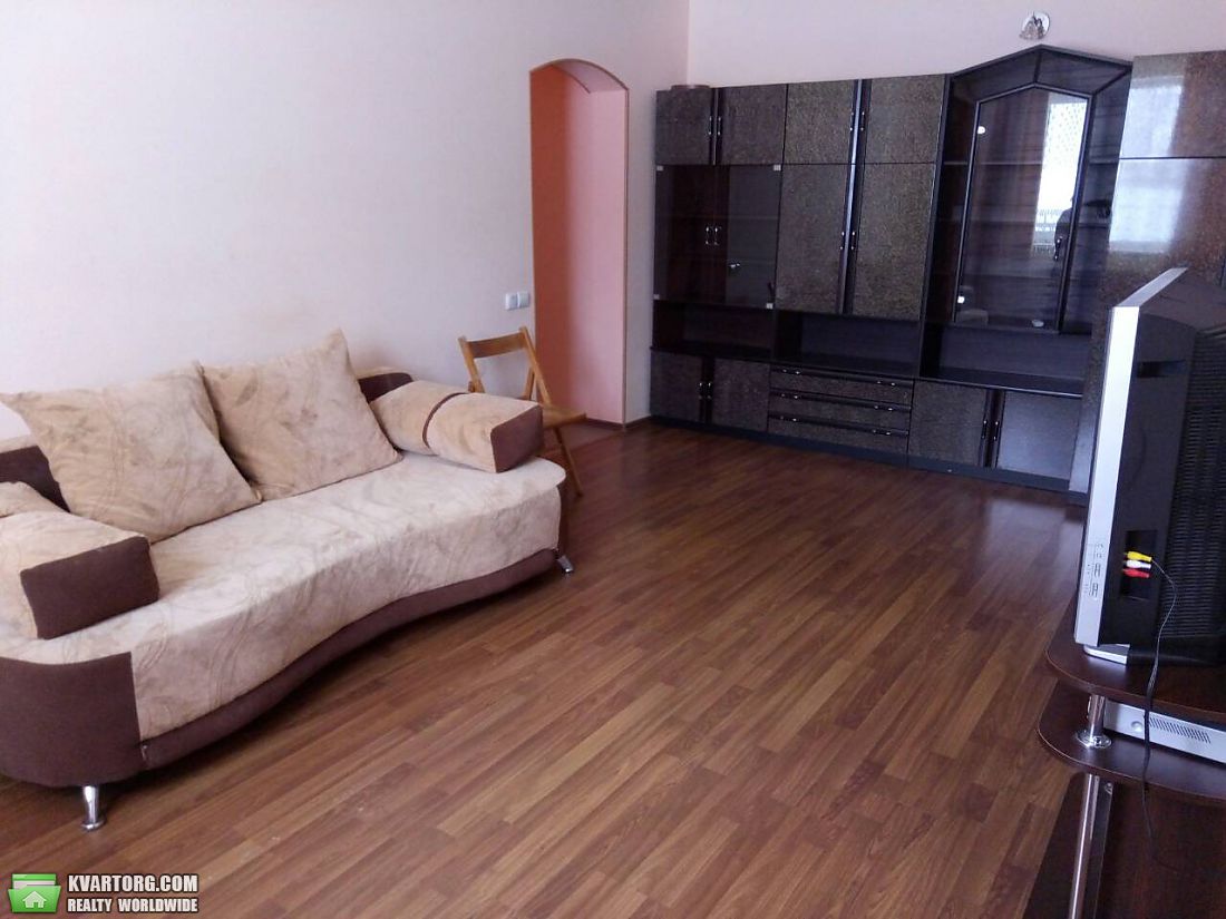Rent out 3-room apartment. Киевская обл., Шевченко ул. — photo 1