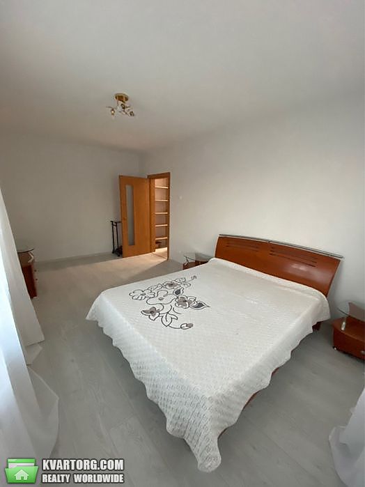 Rent out 2-room apartment. Киев,  Урловская — photo 1