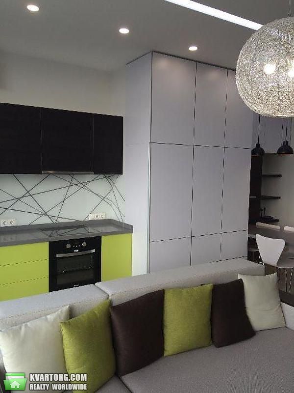 Rent out 1-room apartment. Киев,  Жилянская — photo 3