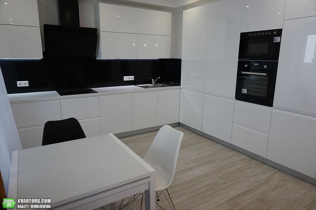 Rent out 2-room apartment. Киев, Сикорского — photo 3
