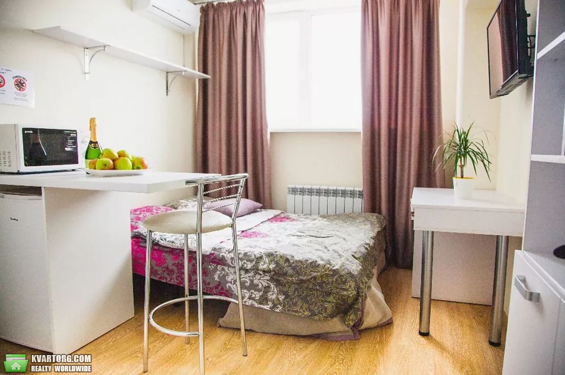 Rent out 1-room apartment. Киев,  метро "Берестейская" — photo 1