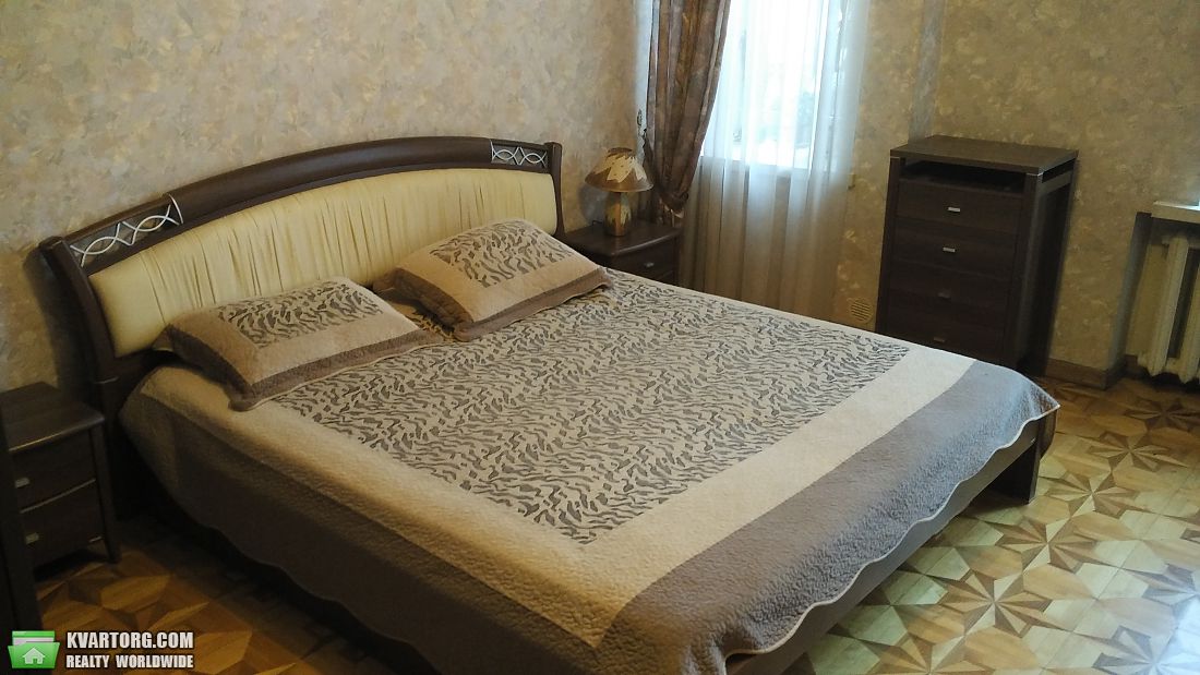 Rent out 3-room apartment. Киев,  Владимирская — photo 1