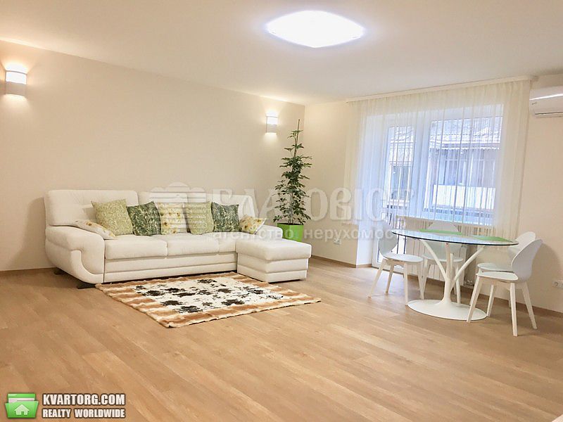 Rent out 2-room apartment. Киев,  Владимирская — photo 1