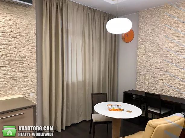 Rent out 1-room apartment. Киев,  Жилянская — photo 1