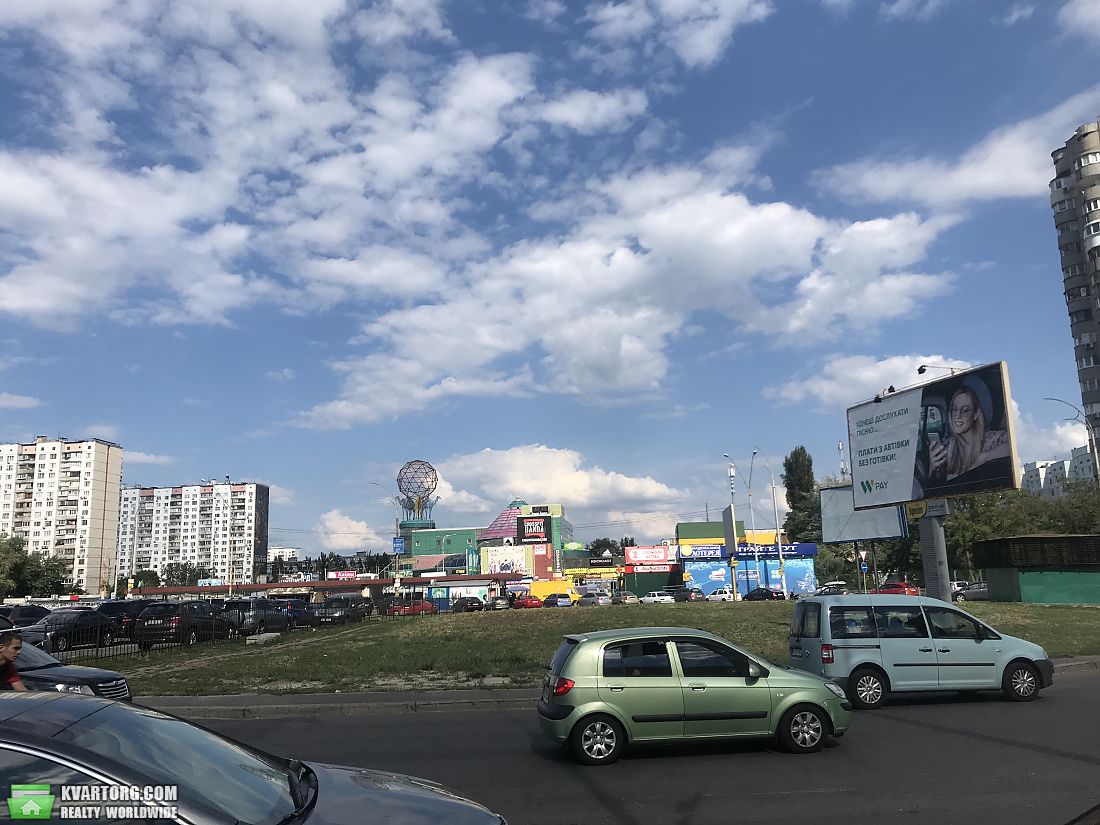 Rent out shop. Киев, Малиновского Маршала ул. — photo 1