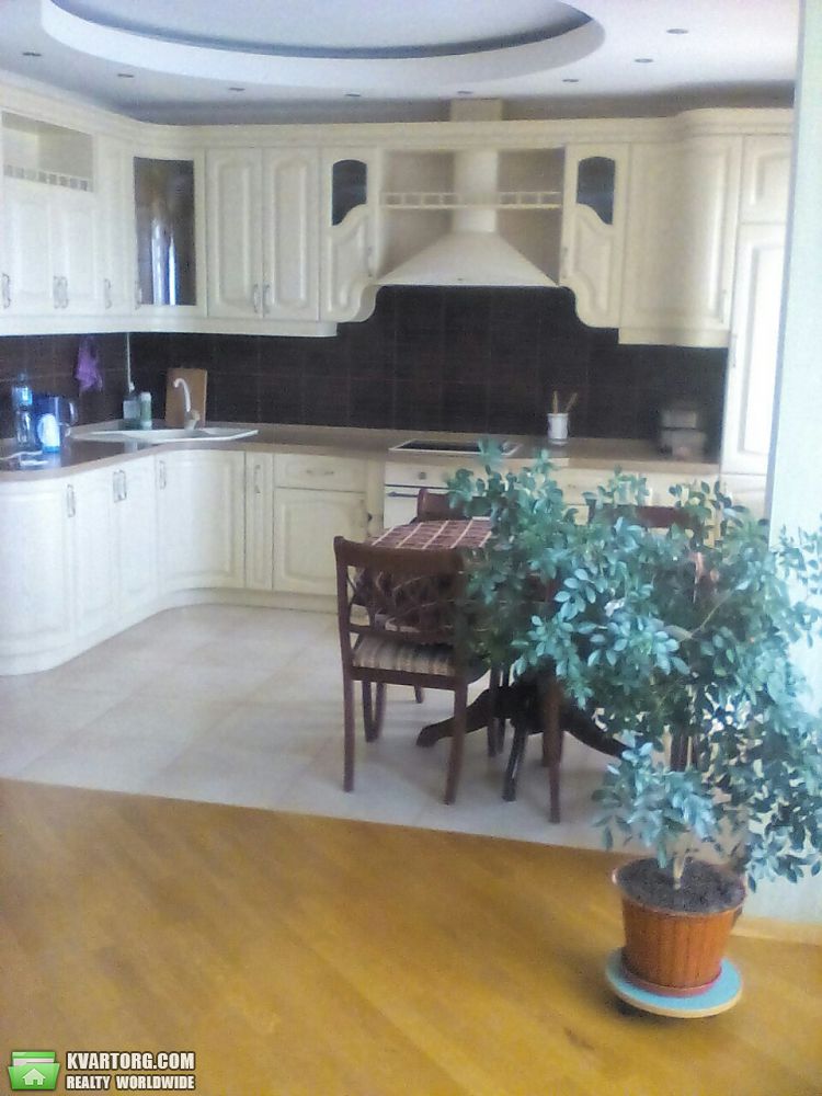 Rent out 2-room apartment. Киев,  Верховного Совета бул — photo 1