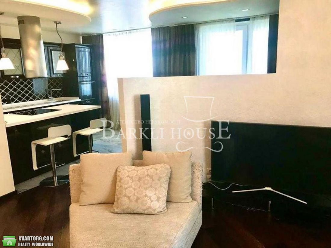 Rent out 2-room apartment. Киев,  Тычины пр — photo 4