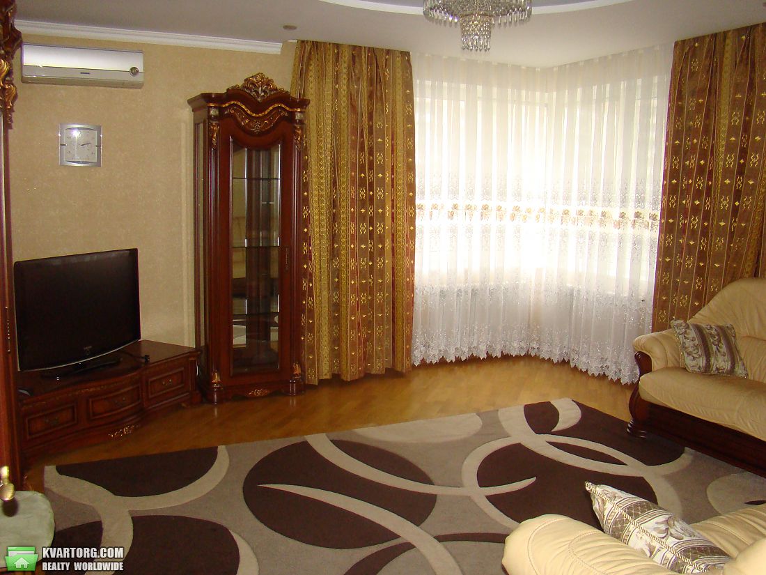 Rent out 3-room apartment. Киев,  Ирпенская — photo 1