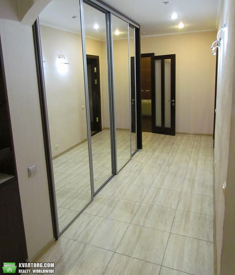 Rent out 3-room apartment. Киев,  Львовская — photo 3