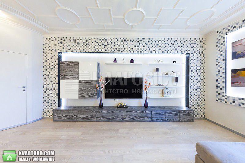 Rent out 4-room apartment. Киев,  Драгомирова — photo 1