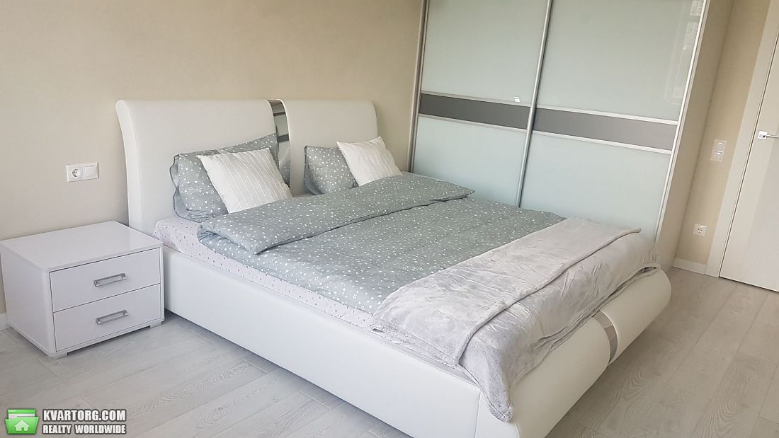 Rent out 1-room apartment. Киев,  Саперное поле — photo 4