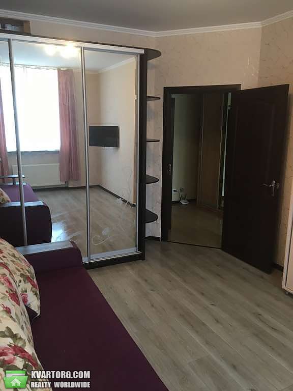 Rent out 1-room apartment. Киев,  Братская — photo 2