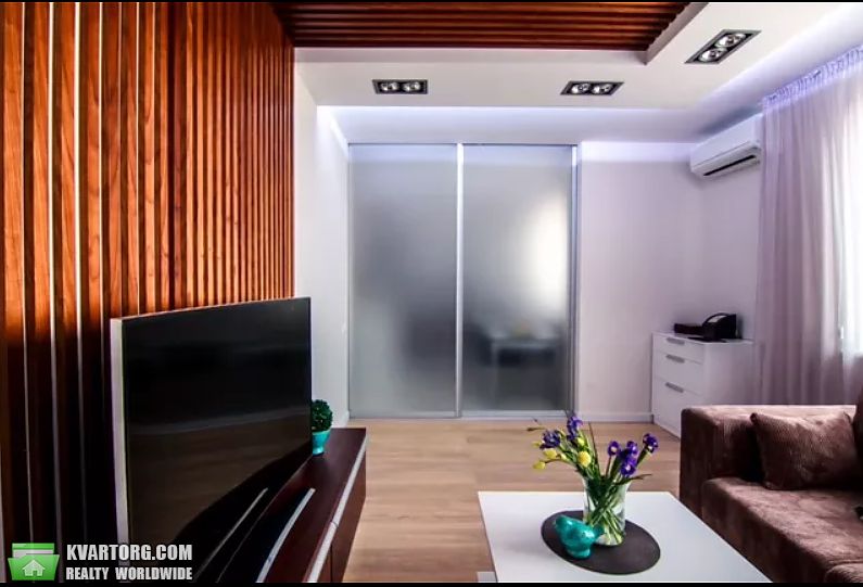 Rent out 2-room apartment. Киев,  Моторный пер — photo 1