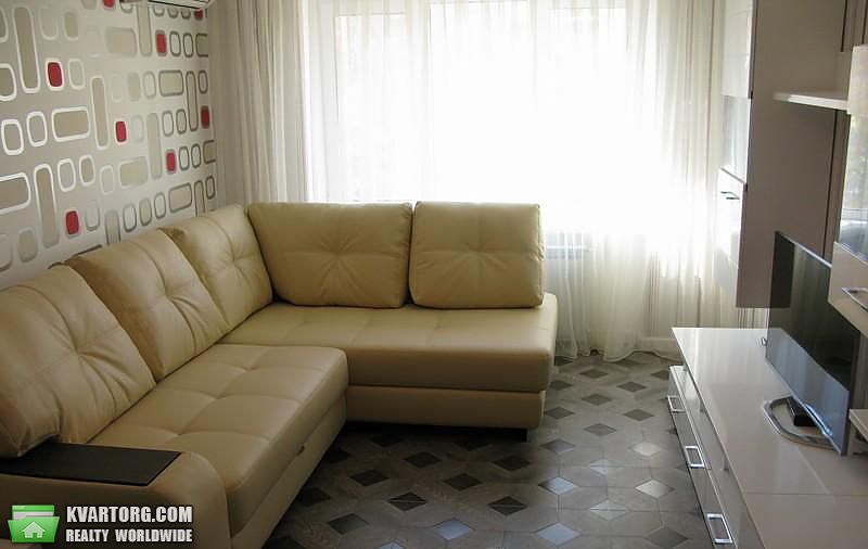 Rent out 2-room apartment. Киев,  Тургеневская — photo 1