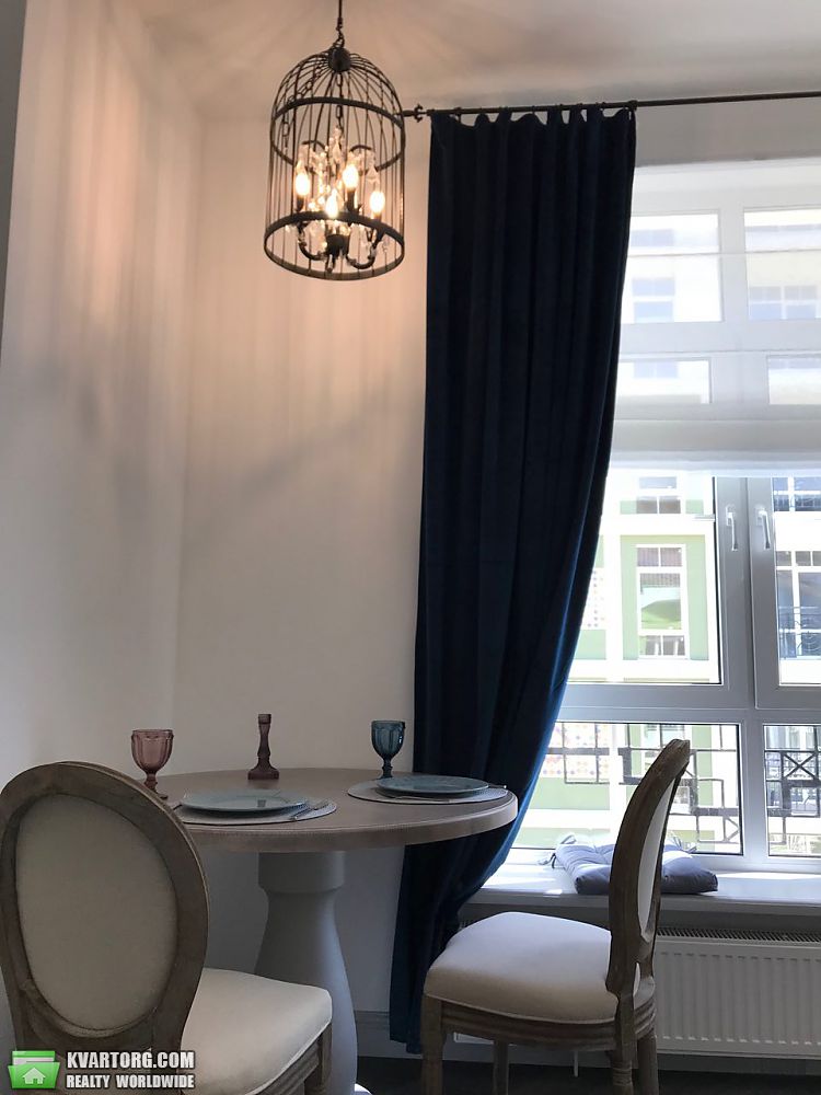 Rent out 2-room apartment. Киев, Дегтярная — photo 2