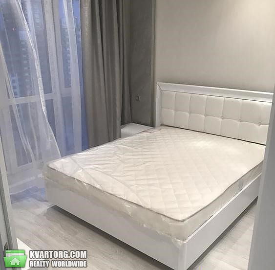 Rent out 2-room apartment. Киев,  Заречная — photo 1