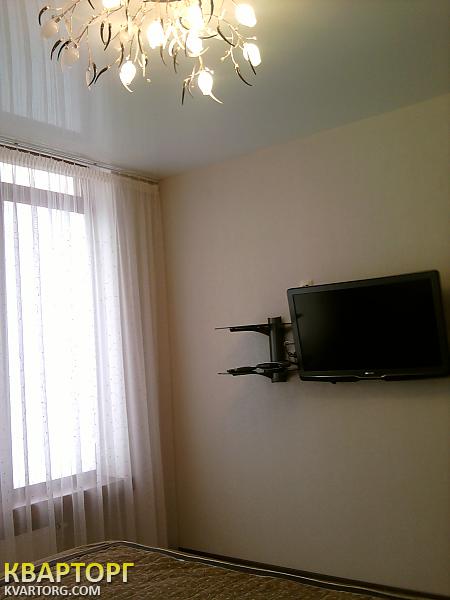 Rent out 2-room apartment. Киев, Жилянская — photo 8