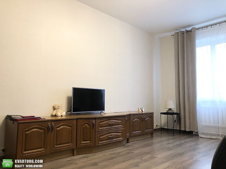 Rent out 2-room apartment. Киев,  Гмыри — photo 2