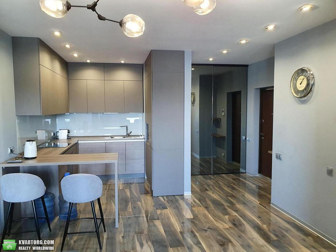 Rent out 2-room apartment. Киев, Деловая — photo 3
