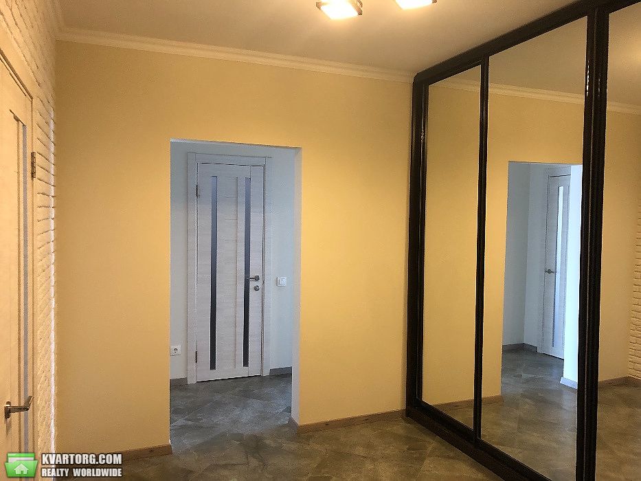 Rent out 3-room apartment. Киев,  Трутенко — photo 3