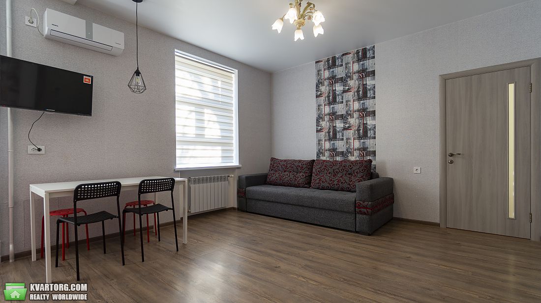 Rent out 2-room apartment. Чернигов, проспект победы — photo 3