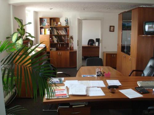 Rent out office. Днепропетровск, Десантников,1 — photo 1
