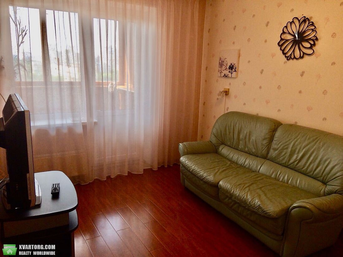 Rent out 3-room apartment. Киев, проспект Победы — photo 1