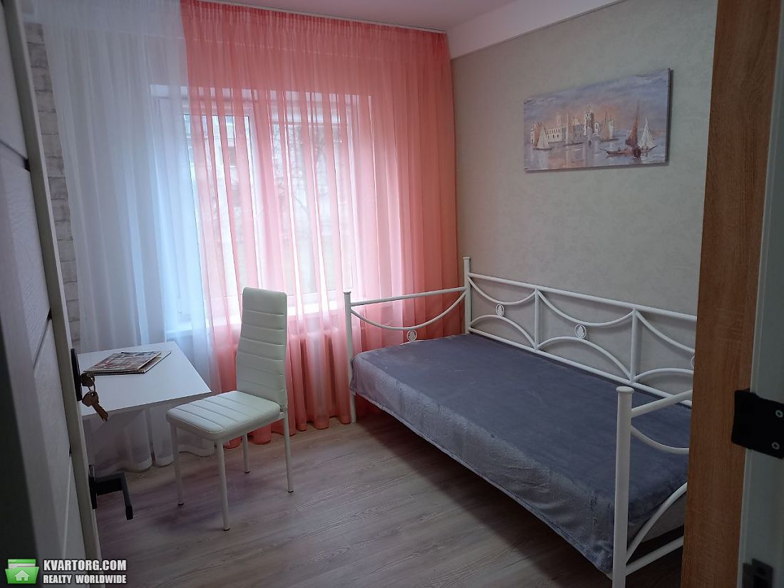 Rent out 3-room apartment. Киев, проспект Миру — photo 1