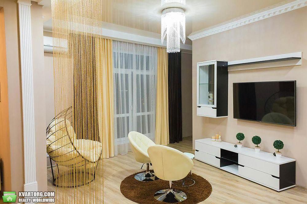 Rent out 2-room apartment. Киев,  Щорса — photo 2