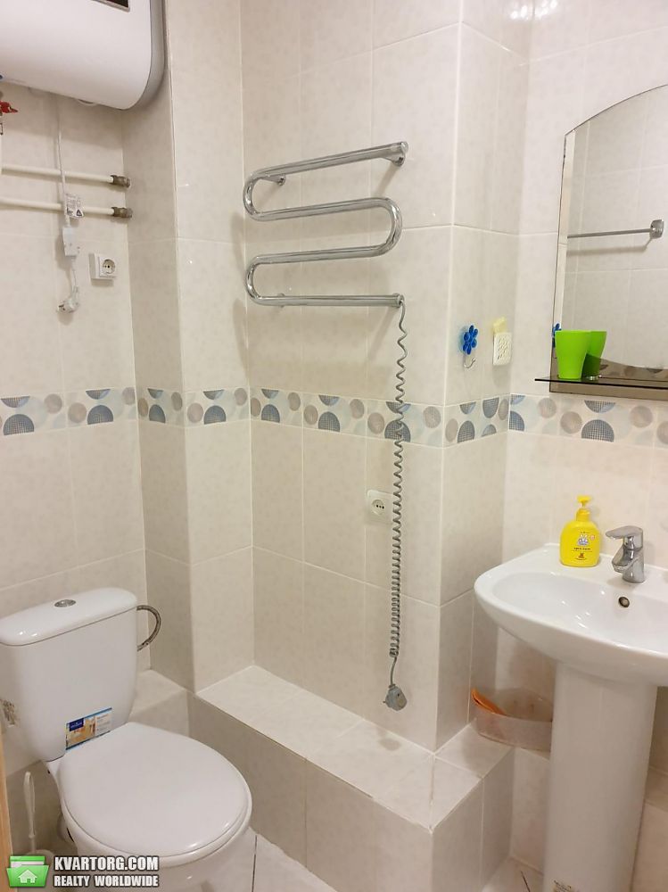 Rent out 2-room apartment. Киев,  Черновола — photo 5