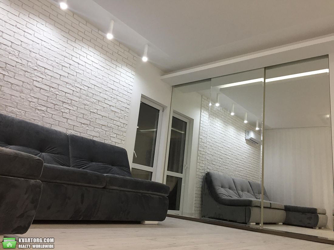 Sell 2-room apartment. Киев,  Днепровская наб — photo 2