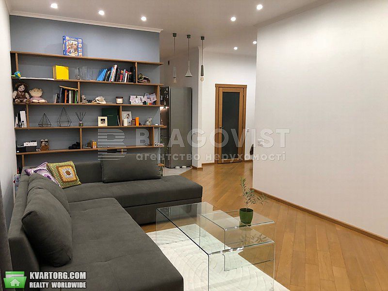 Rent out 2-room apartment. Киев,  Саперное поле — photo 1