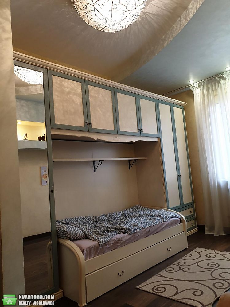 Rent out 4-room apartment. Киев,  Ковпака — photo 9