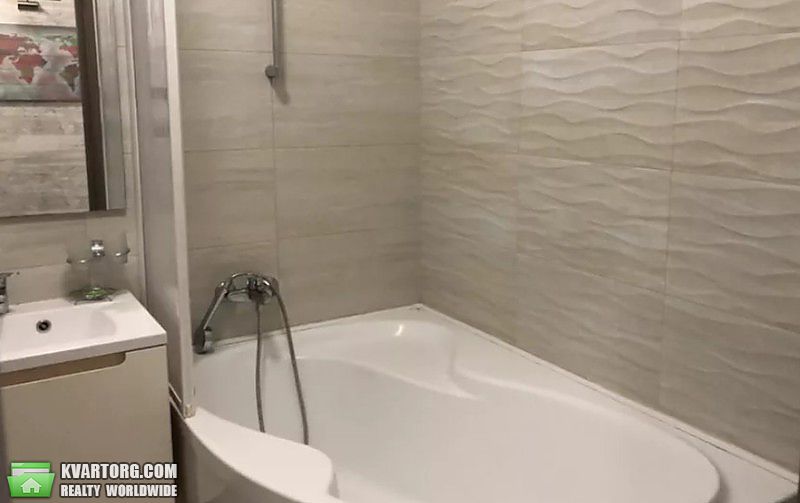 Rent out 2-room apartment. Киев,  Чавдар — photo 4