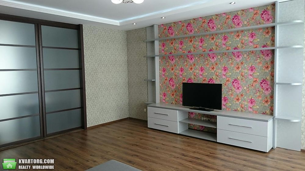 Rent out 2-room apartment. Киев, Регенераторная — photo 1