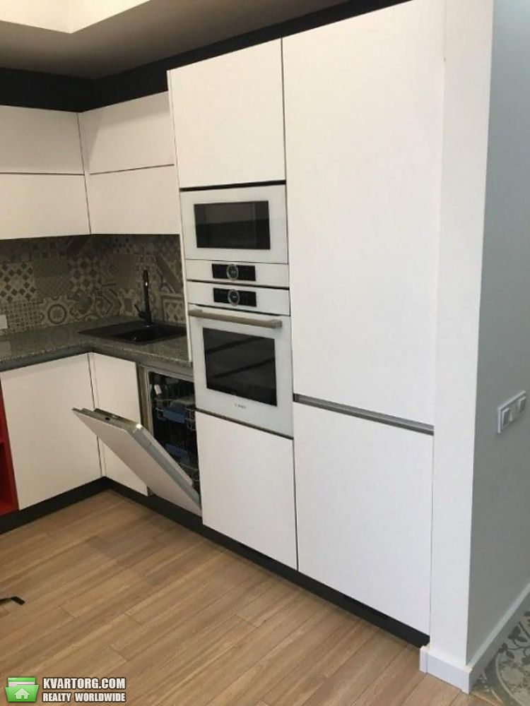 Rent out 2-room apartment. Киев,  Жилянская — photo 3