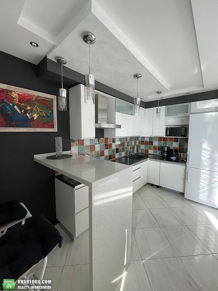 Rent out 3-room apartment. Киев, Львовская — photo 1