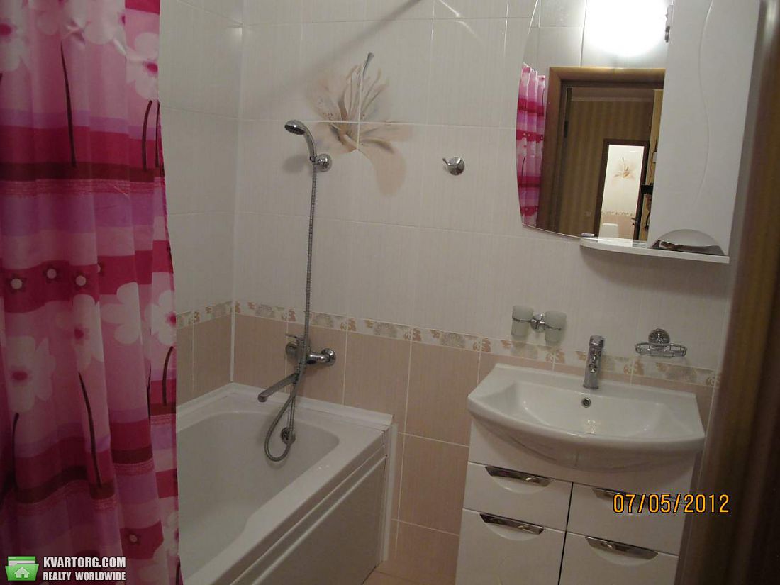 Rent out 3-room apartment. Киев,  Хмельницкая — photo 10