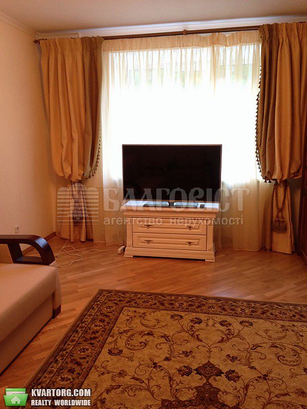 Rent out 3-room apartment. Киев,  Драгомирова — photo 1