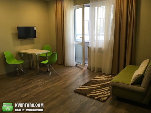 Rent out 2-room apartment. Киев, Нижнеключевая — photo 1