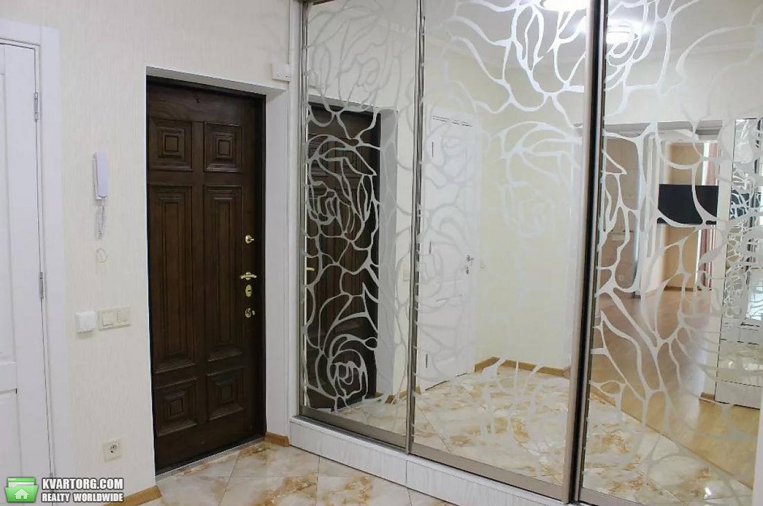 Rent out 3-room apartment. Киев,  Салютная — photo 7