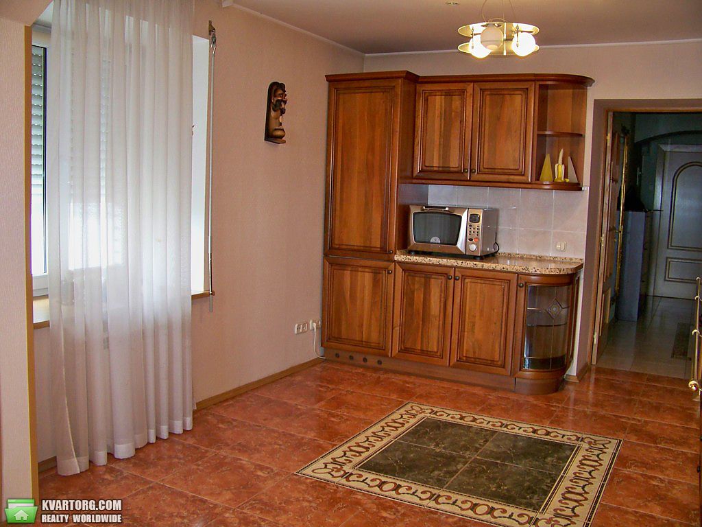 Rent out 3-room apartment. Киев,  Стадионная — photo 3