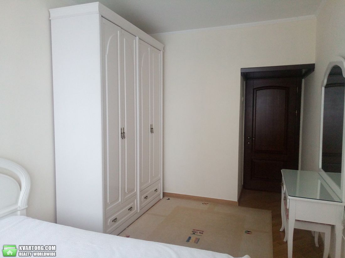 Rent out 3-room apartment. Киев,  Суворова — photo 1