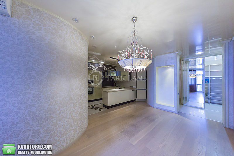 Rent out 4-room apartment. Киев,  Щорса — photo 2
