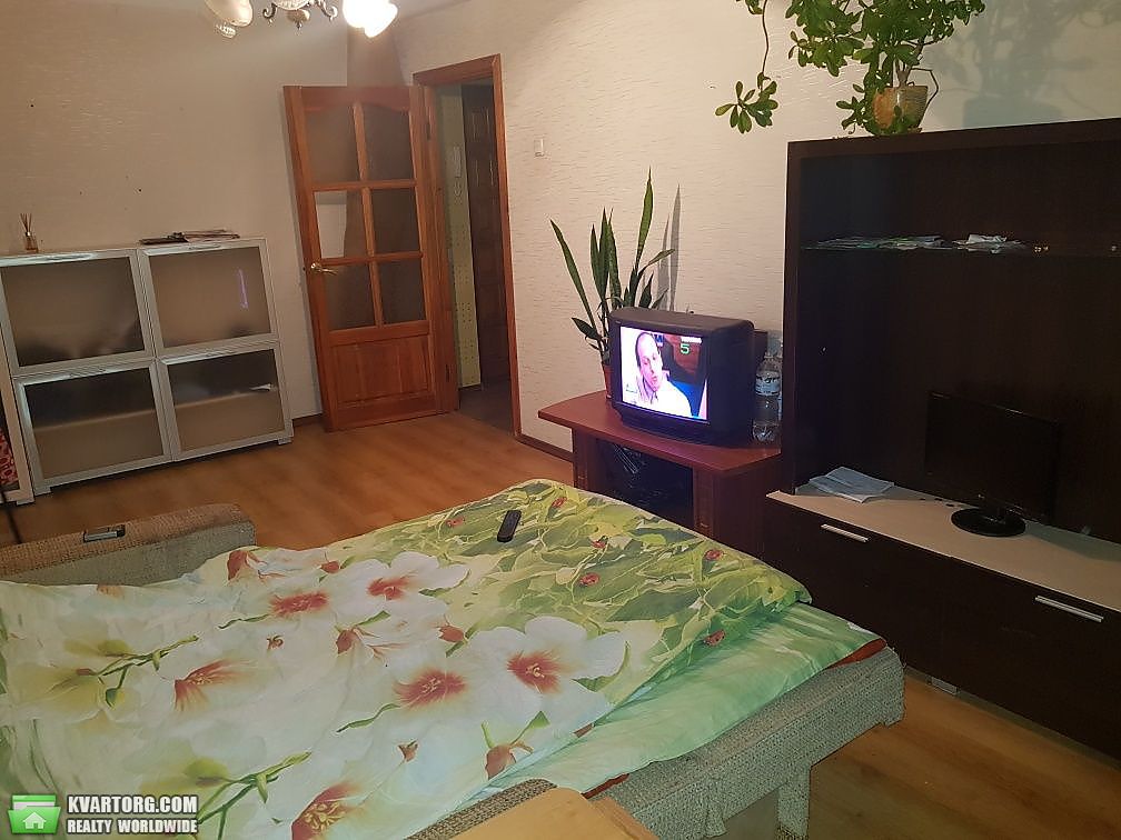 Rent out 1-room apartment. Киев,  Минский пр — photo 1