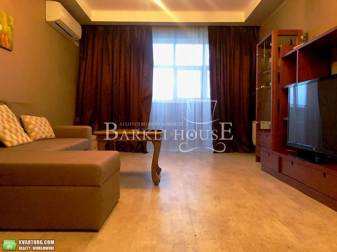 Rent out 2-room apartment. Киев,  Щекавицкая — photo 2