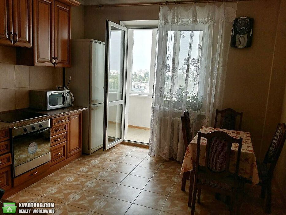 Rent out 3-room apartment. Киев,  Курбаса — photo 1